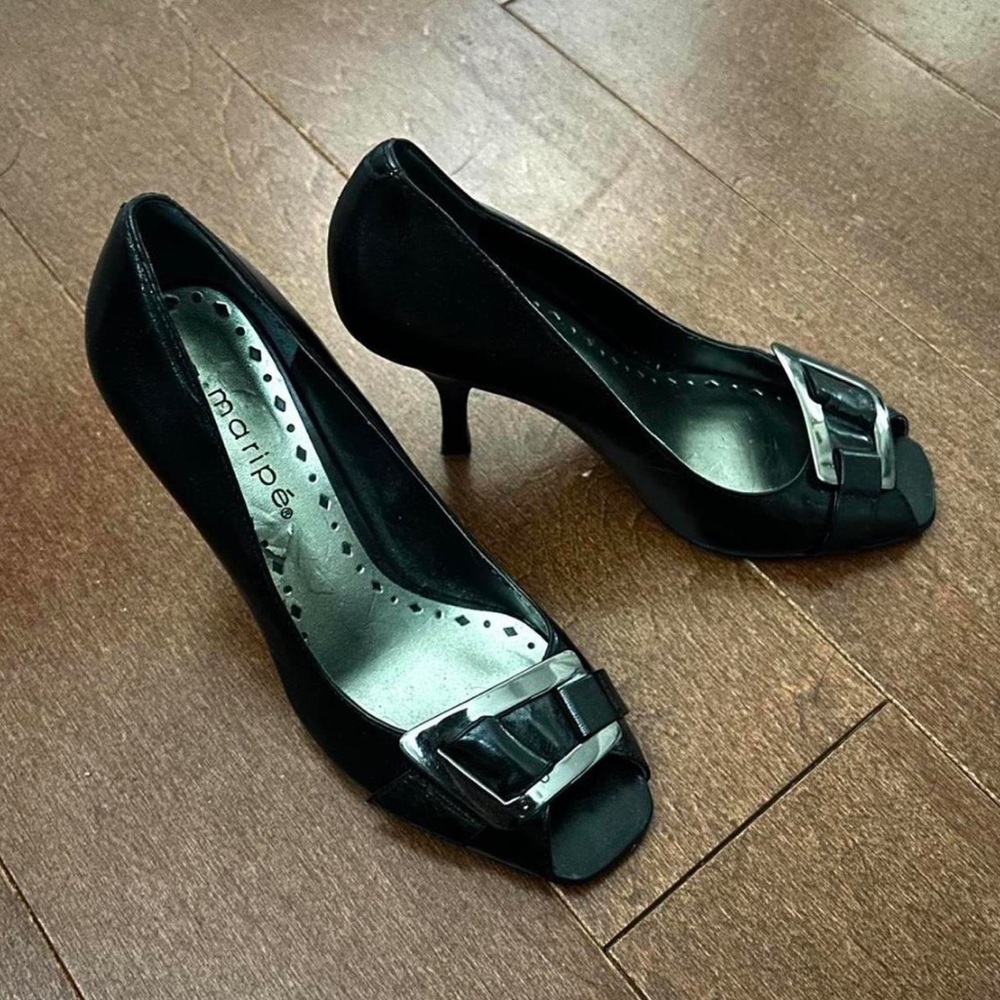 Black peep toe courts with buckle